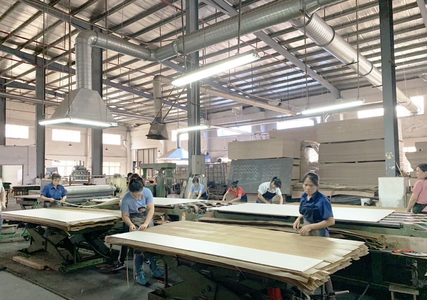 Dongguan Lingfeng Wood Industry Co., Ltd. สายการผลิตของผู้ผลิต