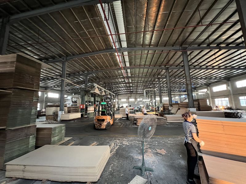 Dongguan Lingfeng Wood Industry Co., Ltd. สายการผลิตของผู้ผลิต
