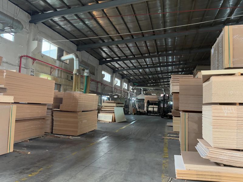 Dongguan Lingfeng Wood Industry Co., Ltd. สายการผลิตของผู้ผลิต